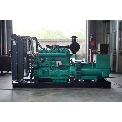 200kw乾能柴油發(fā)電機(jī)組-乾能6缸柴油機(jī)6135BZD柴油發(fā)電機(jī)組,缸徑/行程：135/150mm,柴油發(fā)電機(jī)組水冷發(fā)動(dòng)機(jī)功率206KW,柴油發(fā)電機(jī)組配套馬拉松斯坦福發(fā)電機(jī)。廠價(jià)直銷歡迎選購(gòu)：13773399855。